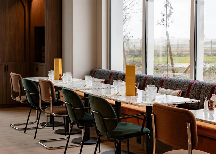 Hampton By Hilton Bordeaux Airport Готель 4*