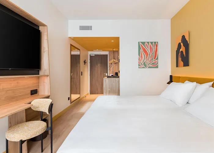 Готель Hampton By Hilton Bordeaux Airport 4*