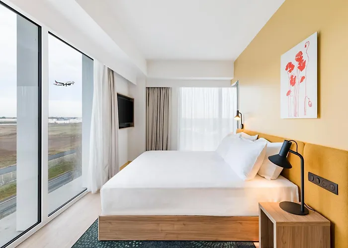 Готель Hampton By Hilton Bordeaux Airport 4*
