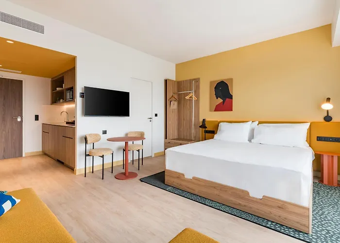 Готель Hampton By Hilton Bordeaux Airport 4*