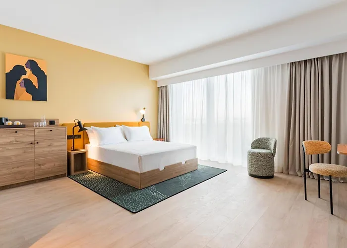 Hotel Hampton By Hilton Bordeaux Airport 4*